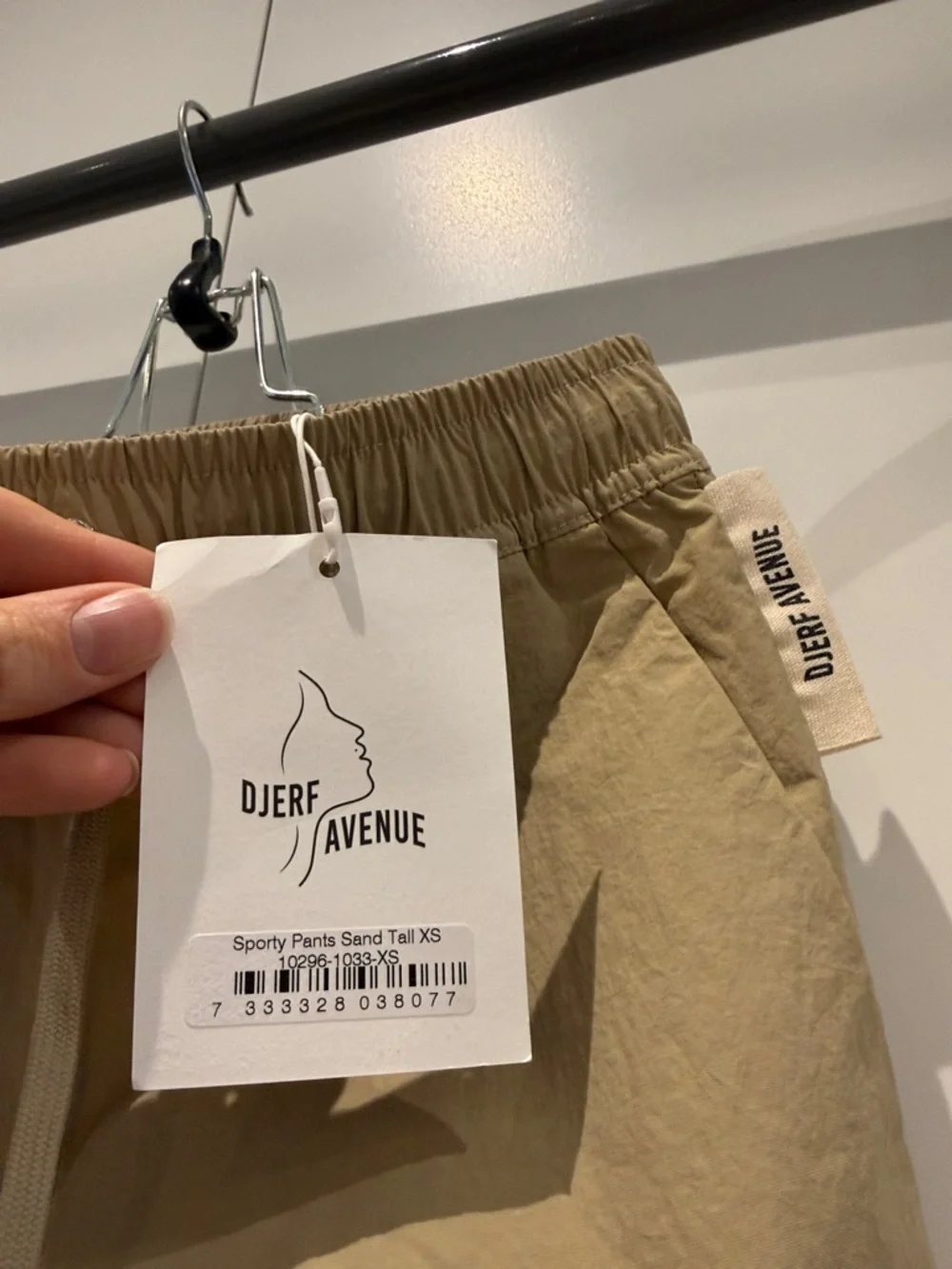 Djerf Avenue Sporty Pants Sand - Tall - Picture 5 of 9
